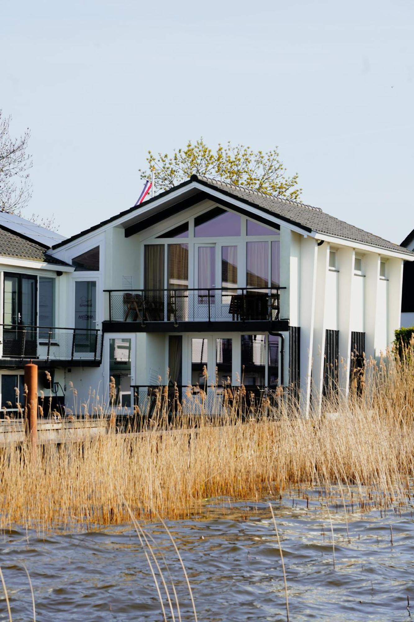Plassenzicht Logies & Sloepverhuur Loosdrecht Exterior photo